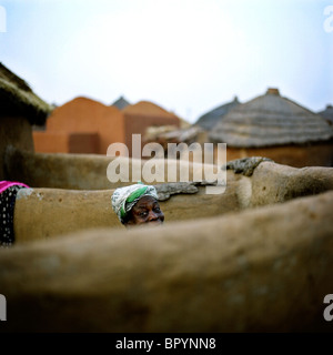 Eine Frau in Gambaga Camp. Stockfoto