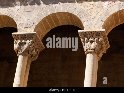 Segovia, Provinz Segovia, Spanien. Iglesia de San Martin. Spalte Hauptstädte auf der romanischen Kirche St. Martin. Stockfoto