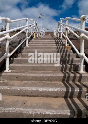 Stufen hinauf von Aberavon Beach, Port Talbot, South Wales Stockfoto