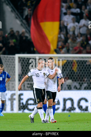 Lukas Podolski und Miroslav Klose, unter deutscher Flagge. Stockfoto