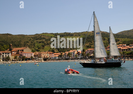 Collioure, einem malerischen Urlaubsort und Hafen an der Cote Vermeille Südfrankreich Stockfoto