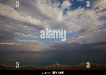Foto von den bewölkten Himmel über dem Toten Meer Stockfoto