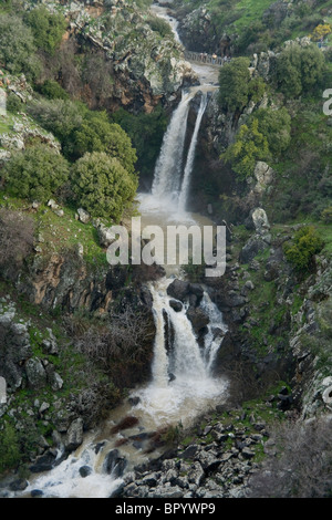 Luftaufnahme des Sa'ar-Wasserfalls in den Golan-Höhen Stockfoto