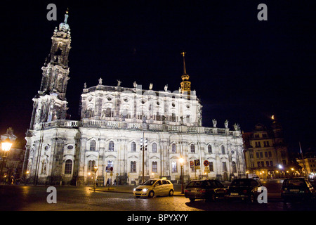Nacht-Foto einer alten Kathedrale in Dresden Deutschland Stockfoto