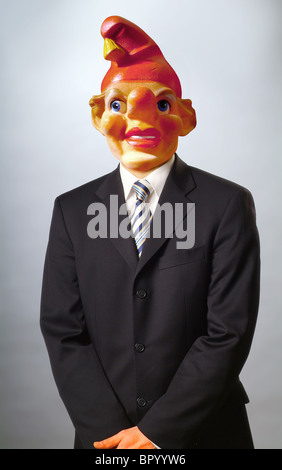 Ein Geschäftsmann mit Maske eines Clowns Stockfoto