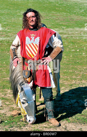 Portugal, Alentejo: Schauspieler repräsentiert Kastilien während der Erholung der historischen Schlacht 'Batalha Dos Atoleiros' in Fronteira Stockfoto