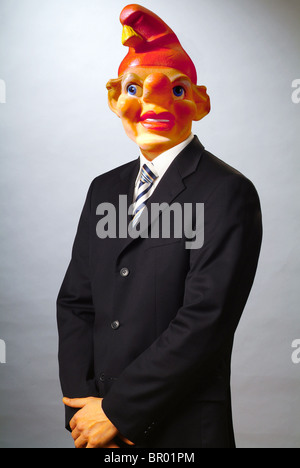 Ein Geschäftsmann mit Maske eines Clowns Stockfoto