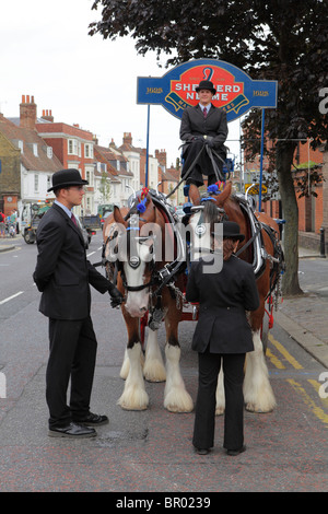 Eine alte altmodische Bier Wagen auf dem Faversham Hop festival Stockfoto