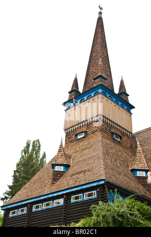 Turm der Holzkirche in Miskolc Vorderansicht Stockfoto