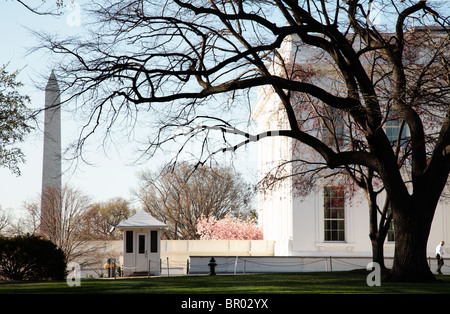 Rückseite des weißen Hauses mit Washington Monument, Washington Stockfoto