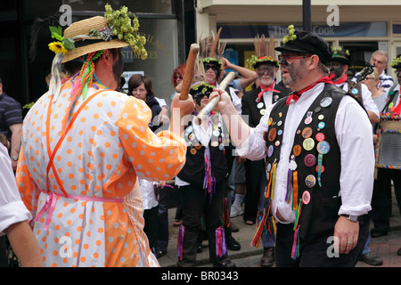 Morris Tänzer legte eine Show in Faversham beim Hop festival Stockfoto