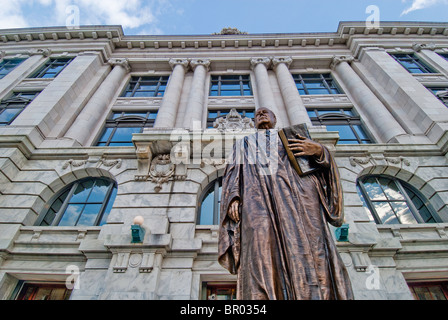 Edward Douglas White Statue vor Louisiana Supreme Court Building, New Orleans, Louisiana, USA Stockfoto