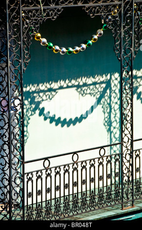 Reich verzierte Balkon Tiefenbilder im French Quarter von New Orleans, Louisiana, USA Stockfoto