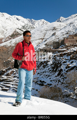 Marokko hoher Atlas-Gebirge Imlil Reiseleiter auf Bergtour Stockfoto