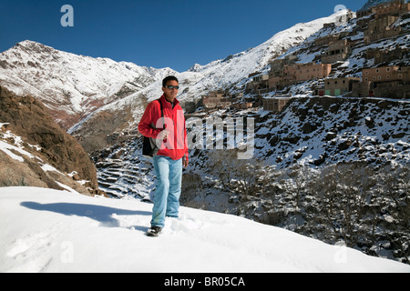 Marokko hoher Atlas-Gebirge Imlil Reiseleiter auf Bergtour Stockfoto