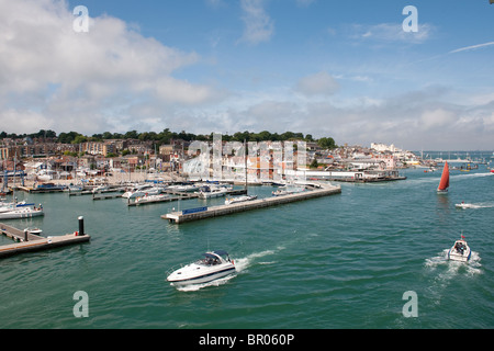 Sport Cruiser Boot vorbei Cowes auf der Isle Of Wight, England Stockfoto
