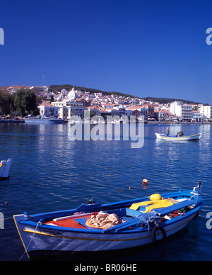 Traditionelle Fischerboote im Hafen von Mytilini Stockfoto