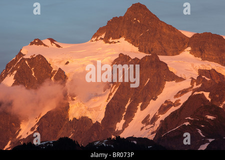 Mount Shuksan ist ein vergletscherten Gipfel in North Cascades National Park der Vereinigten Staaten Stockfoto