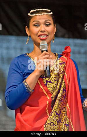 Mitglied der philippinischen Tanz Gruppe Lahing Kayumanggi Tunbridge Wells Mela Stockfoto