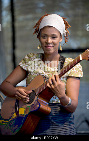 Jazz-Sängerin Carmen Souza erklingt in Tunbridge Wells Mela Stockfoto