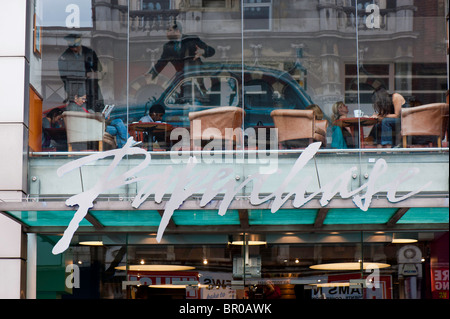 Schnitzeljagd-Shop auf Tottenham Court Road, London, Vereinigtes Königreich Stockfoto