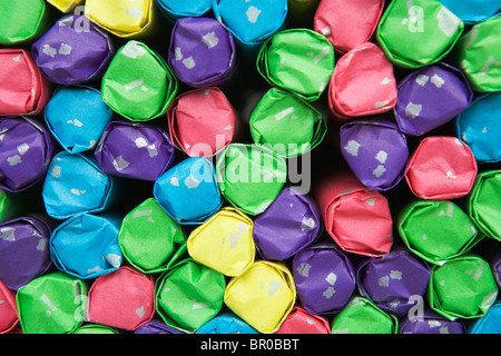 Endansicht aus einem Stapel von eingebundenen Objekten. Stockfoto