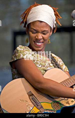 Jazz-Sängerin Carmen Souza erklingt in Tunbridge Wells Mela Stockfoto