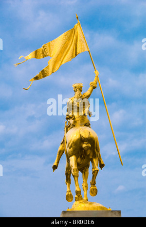 Golden Bronze Reiterstandbild der Jeanne d ' Arc in der Französisch Quarter von New Orleans, Louisiana, USA Stockfoto