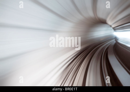 Abstrakte Zug Tunnel Blick in hoher Geschwindigkeit. Stockfoto