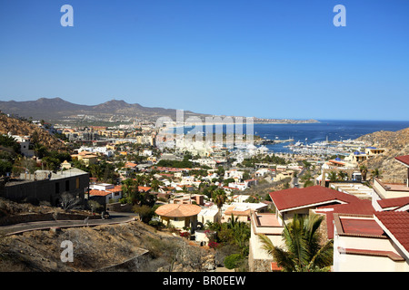 Das Hafengebiet von Innenstadt von Cabo San Lucas in Baja, Mexiko von den Pedregal Hügeln gesehen. Stockfoto