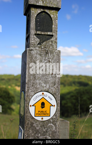 Öffentlichen Fußweg Wegpunkt für Cotswold Weg, Gloucestershire, England, UK Stockfoto