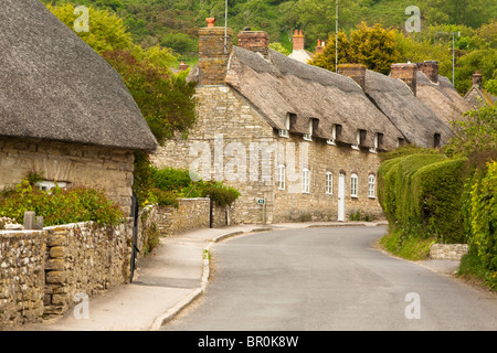 Hauptstraße durch Kimmeridge Dorf auf der Isle of Purbeck, Dorset, Großbritannien Stockfoto