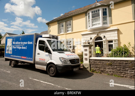 Tesco LKW nach Hause Lebensmittel-Lieferservice in House, Powys, Wales UK Stockfoto