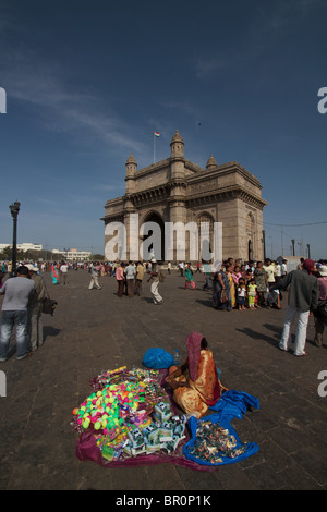 Verkäufer vor dem Gateway of India, mumbai Stockfoto