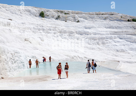 Travertin Terrassen, Pamukkale in der Nähe von Denizli, Türkei Stockfoto