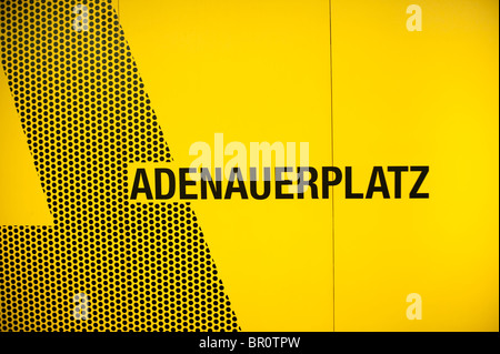 Berlin - U-Bahn Adenauerplatz Zeichen Stockfoto