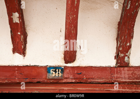 Detail der Holzbalken über eine Tür in einem alten osmanischen Periode Haus im Quartier Varossi von Edessa, Mazedonien, Nordgriechenland. Stockfoto