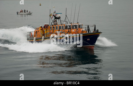 Poole Rettungsboot Durchführung Rettungsübungen vor Bournemouth beach Stockfoto