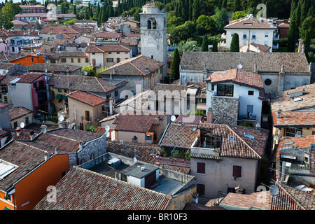 Dächer und Seitenstraßen von Sirmione, Gardasee, Italien Stockfoto