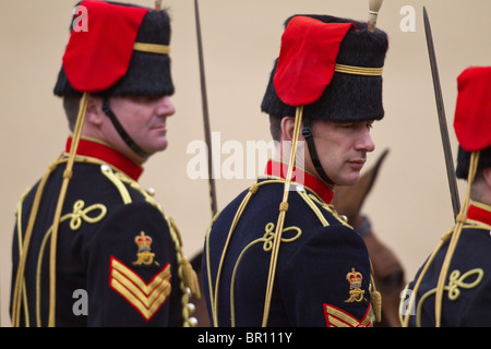 Nahaufnahme der Artillerie Männer in ihren Uniformen. "Trooping die Farbe" 2010 Stockfoto