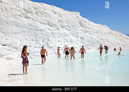 Travertin Terrassen, Pamukkale in der Nähe von Denizli, Türkei Stockfoto