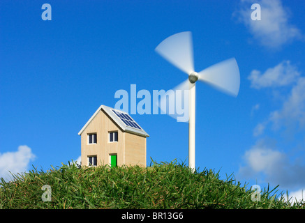 Modell Haus und Wind turbine Stockfoto