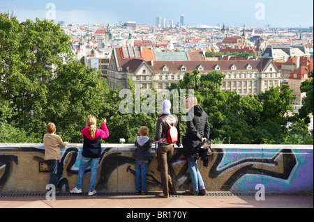 Touristen in Prag Letna park Tschechien Stockfoto