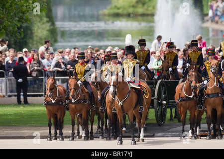 Des Königs Troop Royal Horse Artillery vor St. James Park, "Trooping die Farbe" 2010 Stockfoto