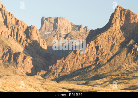 Sonnenuntergang auf die Chisos Mountains in der Nähe von Terlingua, Texas. Stockfoto