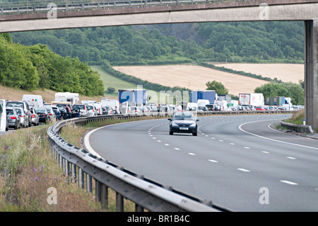 eine geschlossene m5 Autobahn mit einer Fahrbahn für den Verkehr nach einem Unfall in devon Stockfoto