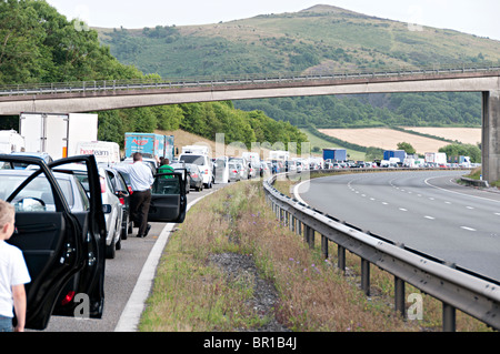 eine geschlossene m5 Autobahn mit einer Fahrbahn für den Verkehr nach einem Unfall in devon Stockfoto