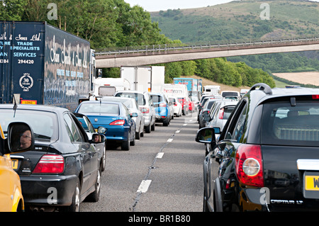 eine geschlossene m5 Autobahn mit einer Fahrbahn für den Verkehr nach einem Unfall in devon Stockfoto