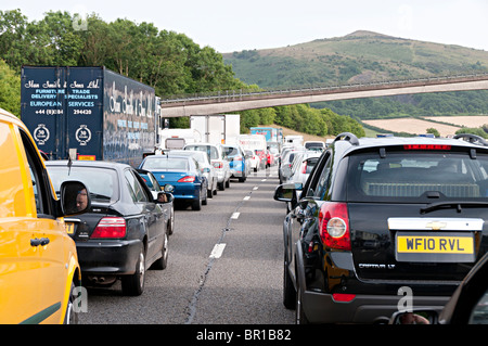 eine geschlossene m5 Autobahn mit einer Fahrbahn für den Verkehr nach einem Unfall in devon Stockfoto