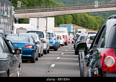 eine geschlossene m5 Autobahn mit einer Fahrbahn für den Verkehr nach einem Unfall in devon Stockfoto